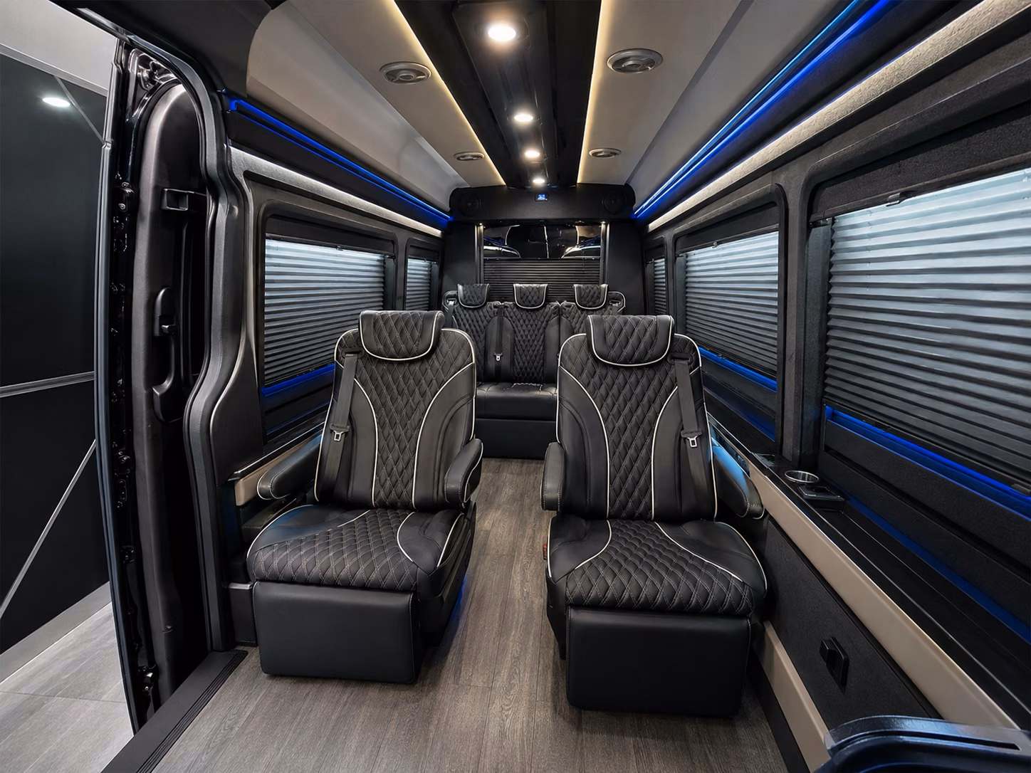 airport shuttle buses for minnetonka s busiest travel weeks