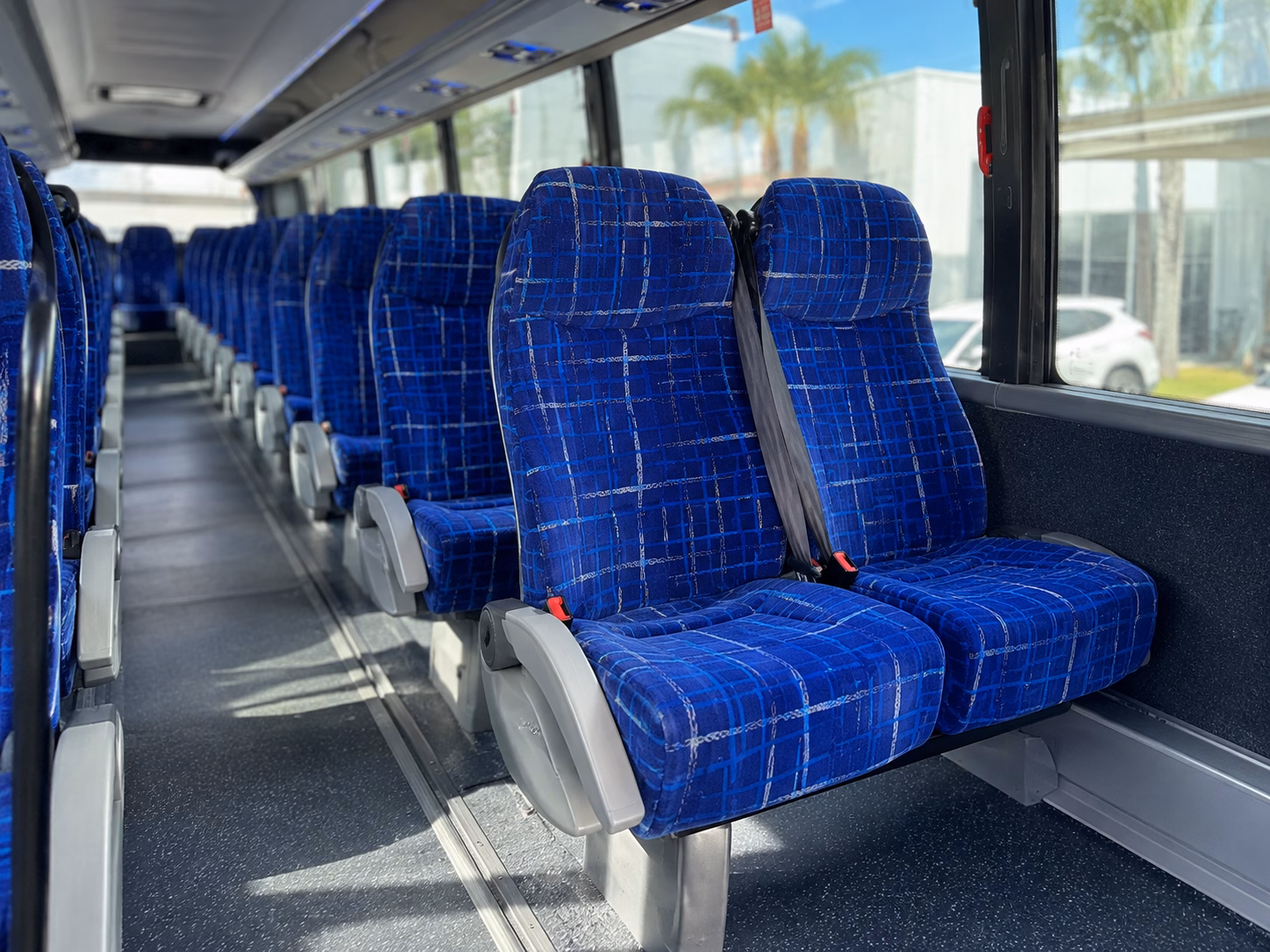 harvest season and fall wine tour buses from minnetonka