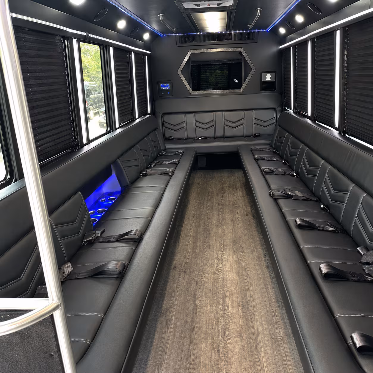 party bus wine tours for bachelorettes and birthday groups in minnetonka